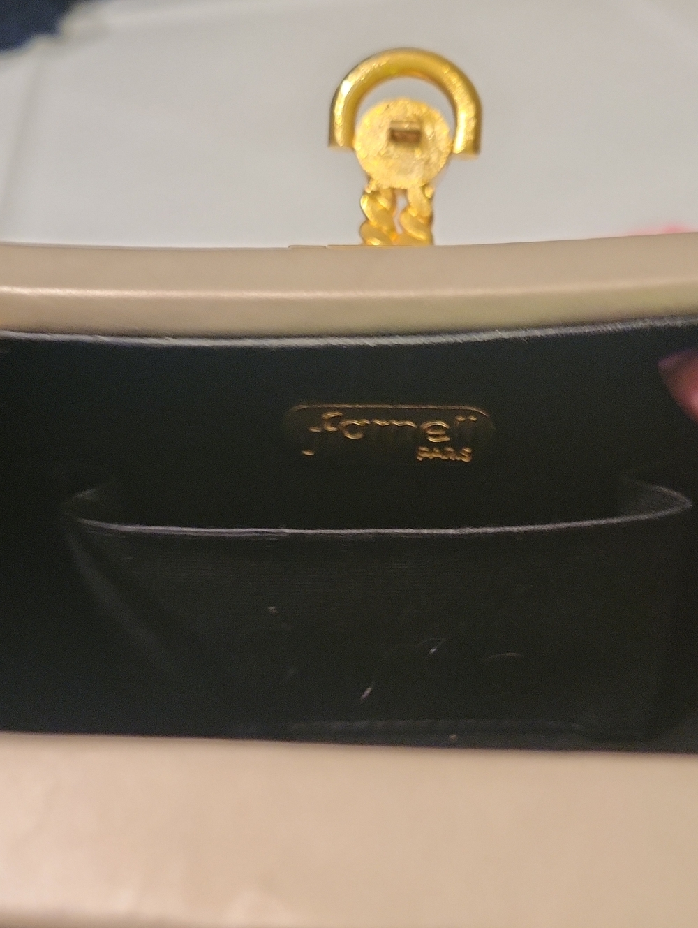 Elegant Taupe Crossbody Bag with Gold Chain By Formell By Paris. - Picture 4 of 14